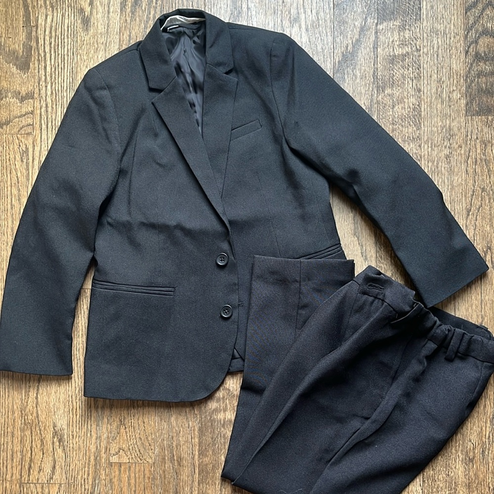 Boys Black tux/suit pants and jacket size 6